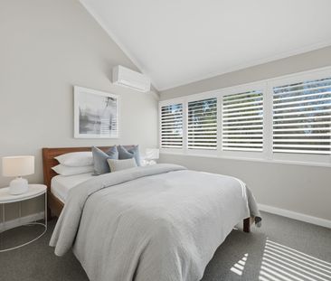 Spacious 4-Bedroom Townhouse in Gladesville with Double Garage - Photo 3