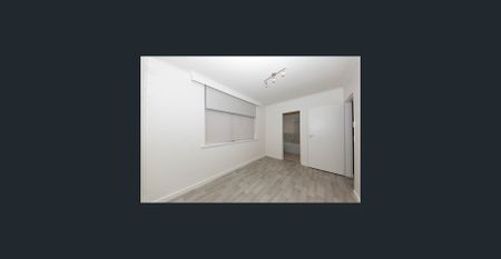 Refurbished top-floor apartment in the heart of Richmond - Photo 2