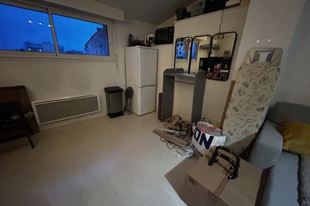 BORDEAUX JARDIN PUBLIC, T1 dans très bel immeuble pierre. - Photo 4