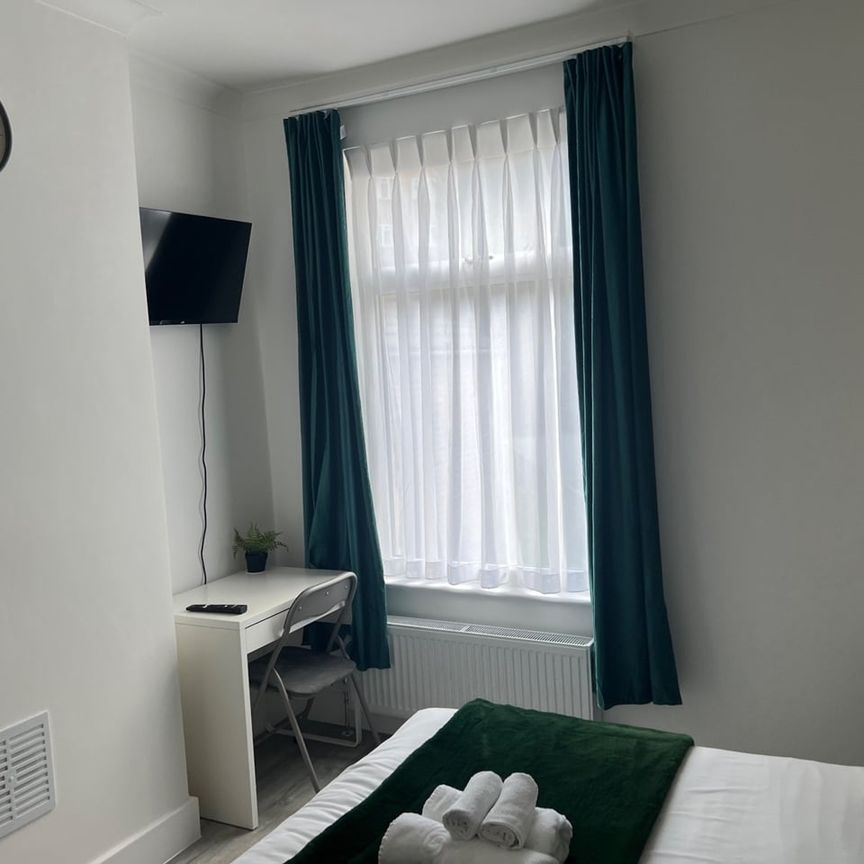 Room in a Shared House, Oaklands Road, NW2 - Photo 1