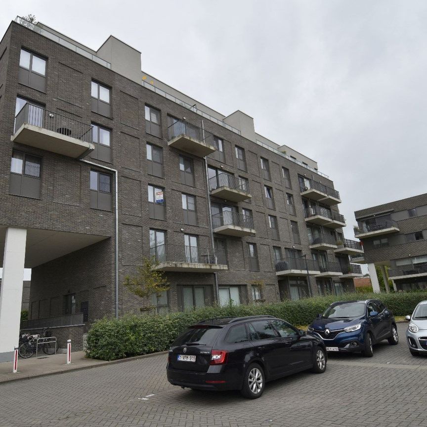 Instapklaar 2 slaapkamer appartement met 2 terrassen in hartje Gullegem - Photo 1