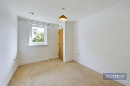 2 bedroom Flat To Let - Photo 2