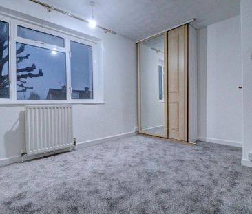 4 bedroom semi-detached house to rent - Photo 5