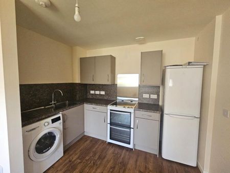 2 Bed House - Photo 4