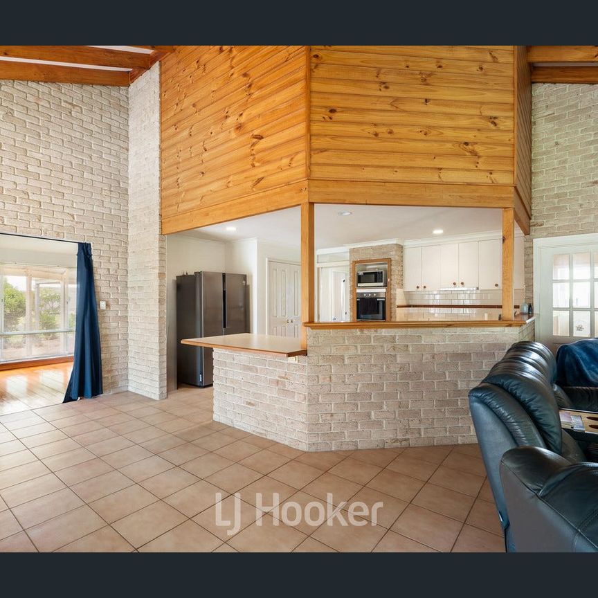 Coastal Living Just Steps from Geographe Bay - 6 Month Lease - Photo 1