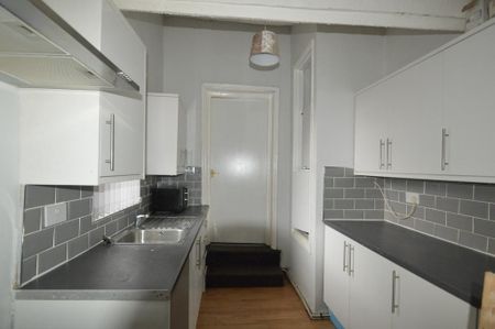3 bedroom flat to rent - Photo 3
