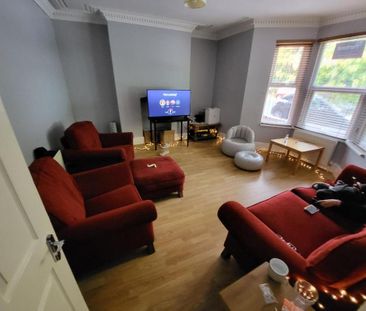 6 bedroom house to rent - Photo 1