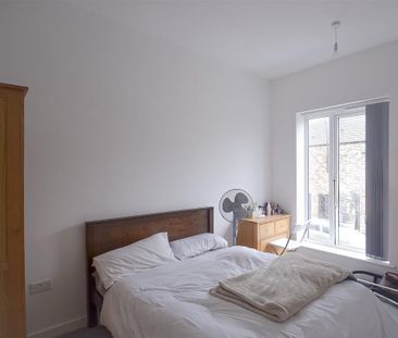 3 bedroom terraced house to rent - Photo 3