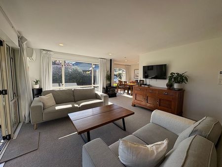 Light, Sunny, Warm and Quiet! - Photo 4