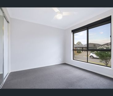 Modern 3 bedroom home with multiple living spaces in fantastic loca... - Photo 6