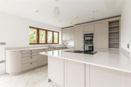 4 bedroom detached house to rent - Photo 5