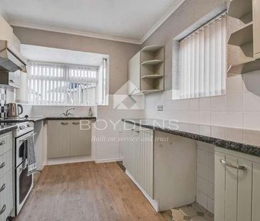 Dove Crescent, Harwich, CO12 - Photo 5