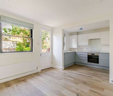 A newly renovated four-bedroom house - Photo 6