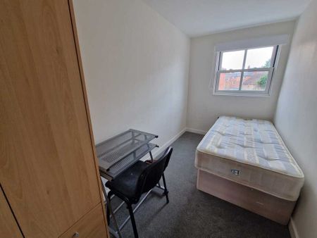 4 Bed Student Accommodation - Photo 2