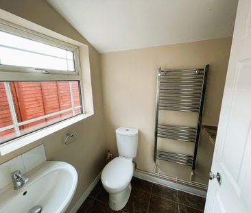 3 bedroom terraced house to rent - Photo 5