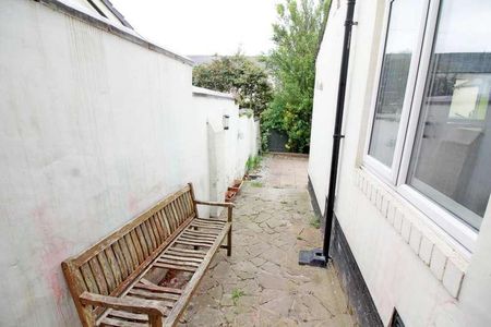 Chesham Road, Chesham, BL9 - Photo 3