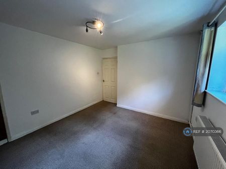 2 bedroom maisonette to rent - Photo 3