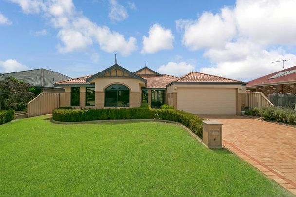 Look No Further&comma; the Perfect Family Home&excl;&excl; - Photo 1