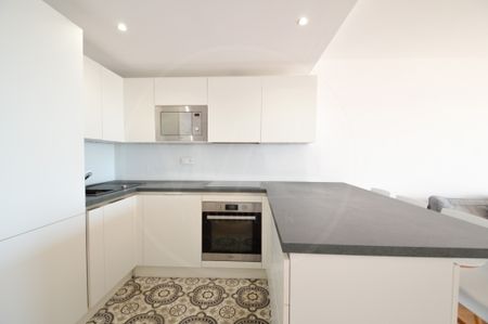 Location Appartement 3 pièces 66m² ST LAURENT DU VAR 06700 - Photo 4