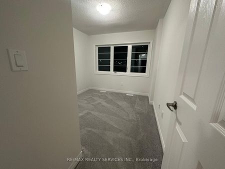 For Lease - 93 Air Dancer Crescent, Oshawa, Ontario - Photo 4