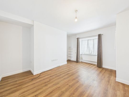 Two bed mid-terraced house to rent in High Street, Exeter, EX3 - Photo 1