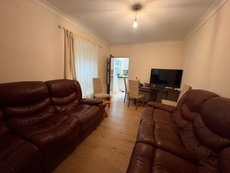 6 bedroom semi-detached house to rent - Photo 2