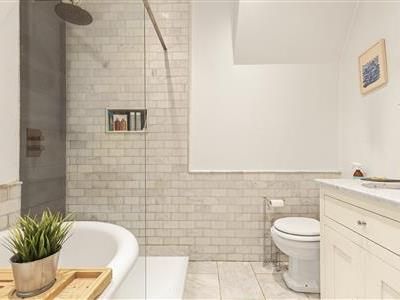 Vicarage Crescent, SW11 - Photo 4