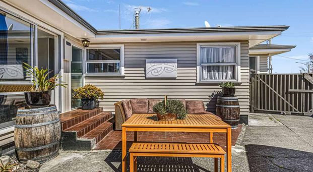 3-bedroom Gem in Onekawa - Photo 1