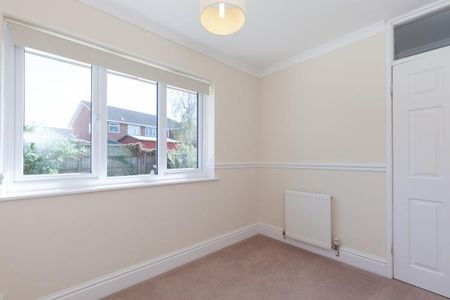3 bedroom semi-detached house to rent - Photo 3