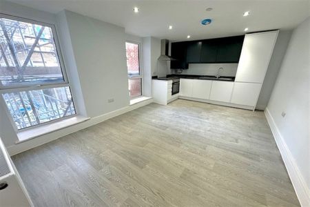 Clarendon Apartments, Canal Walk, SO14 - Photo 5