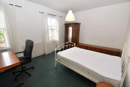 4 bedroom house to rent - Photo 2