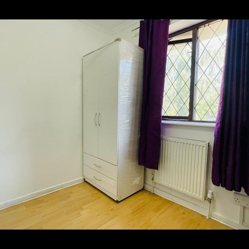 Room in a Shared House, Lukin Street, E1 - Photo 1