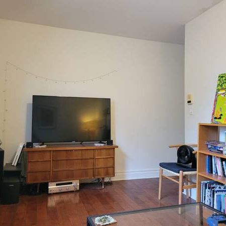 Nicely Renovated - condo quality - Photo 1