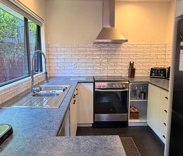 Modern Coastal Living in Stanmore Bay - Photo 4