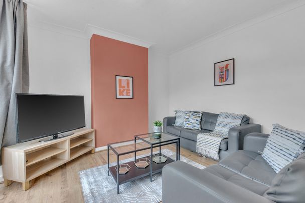 90 CHAPEL LANE Leeds - LS6 3BW - Photo 1