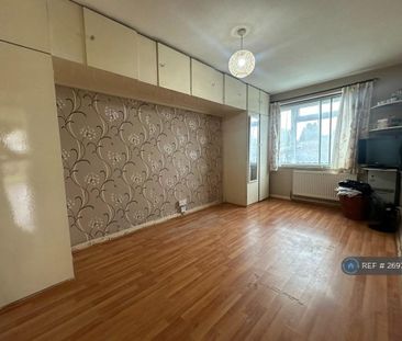 2 bedroom maisonette to rent - Photo 2