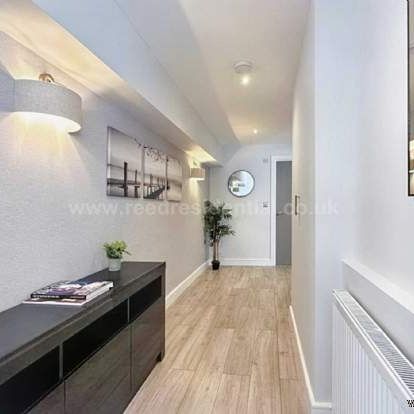 2 bedroom property to rent in London - Photo 1