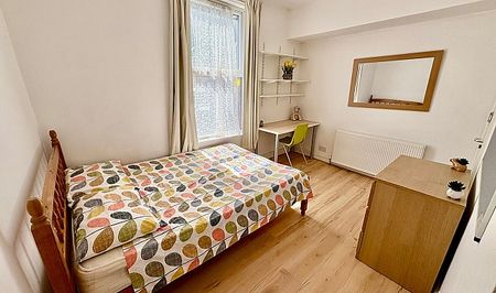 Fantastic 5 bedroom student property with 2 modern bathrooms - Photo 3