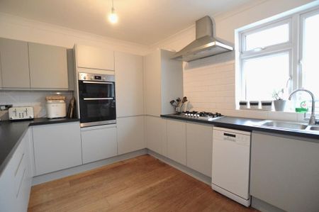 2 bedroom maisonette to rent - Photo 2