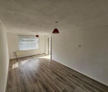 2 bedroom semi-detached house to rent - Photo 6