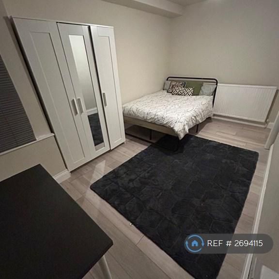 1 bedroom in a flat share to rent - Photo 1