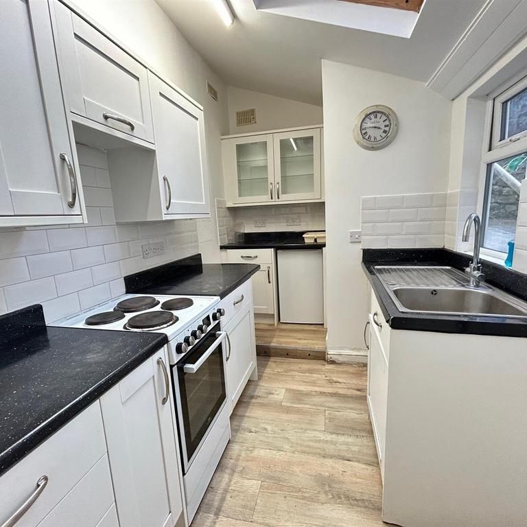 3 bedroom terraced house to rent - Photo 1