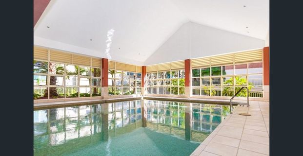 2 BEDROOM UNIT CLOSE TO MACQUARIE SHOPS AND TRANSPORT! - Photo 1