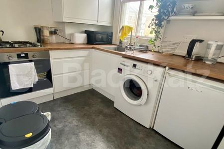 Larger than average & superbly located to amenities & transport - Photo 5