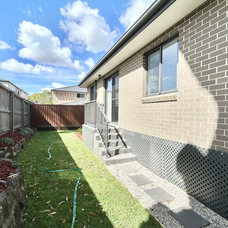 Brand new free-standing home - water bill's included - Photo 1