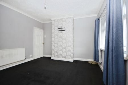 2 bedroom Terraced House To Let - Photo 2