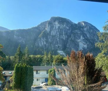 JAN or FEB: Bright 3 bedroom in Squamish (3 bdrm) Top Floor of home - Photo 1