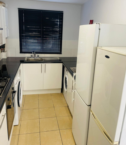 1 bedroom in a house share to rent - Photo 5