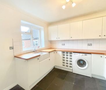 2 bedroom flat to rent - Photo 2
