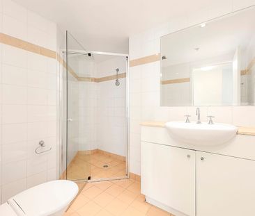 One Bedroom + Study, Fantastic Location ** Available Now ** - Photo 3